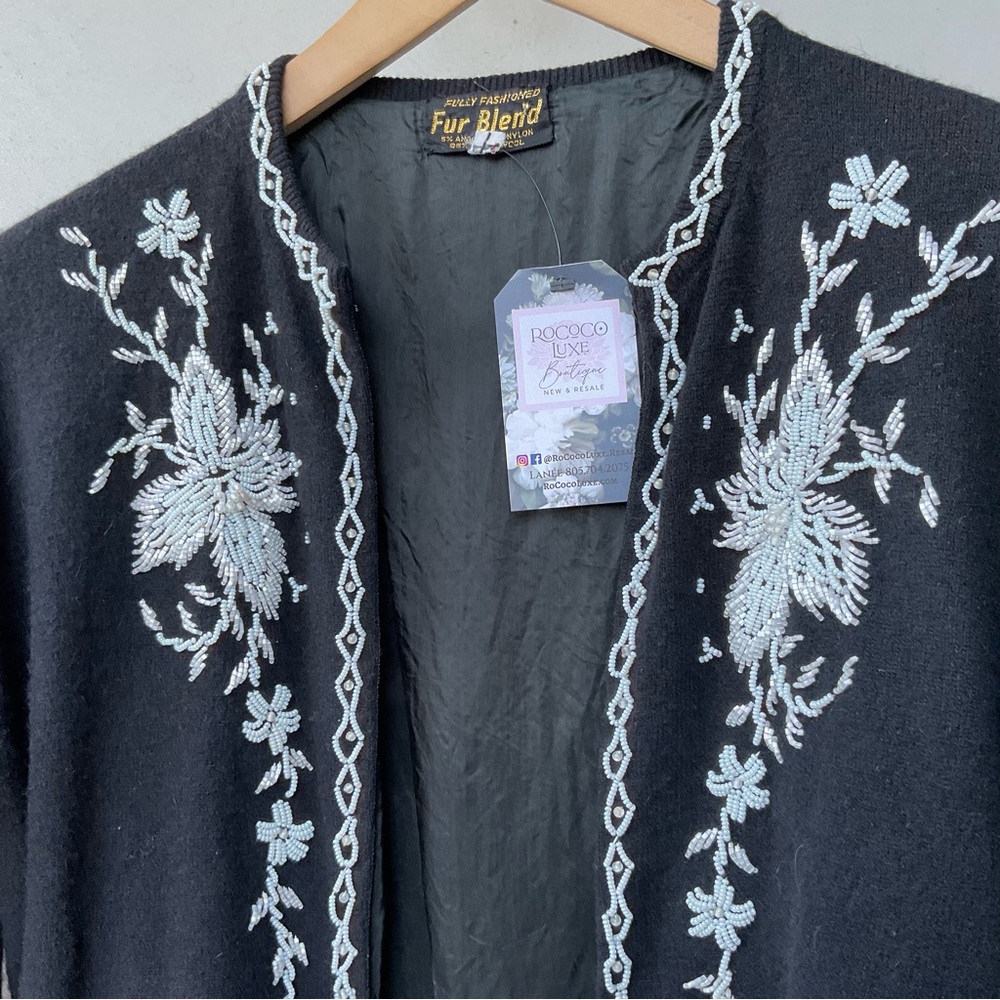 Vintage cardigan lambswool black Cardigan detailed beaded White Floral design M